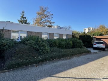 Winkelbungalow mit Potential auf tollem Grundstück in top Wohnlage von Odenkirchen, 41199 Mönchengladbach, Bungalow