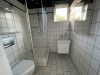 Großzügiges Einfamilienhaus mit Einliegerwohnung in ruhiger Wohnlage von Kaarst-Vorst - Duschbad Einlieger