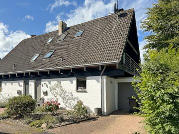 Gemütliche Doppelhaushälfte mit tollem Grundstück in Korschenbroich-Herrenshoff, 41352 Korschenbroich, Doppelhaushälfte