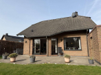 Rückansicht - Freistehendes Einfamilienhaus mit großer Garage in beliebter Wohnlage von Glehn
