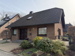Hausansicht - Freistehendes Einfamilienhaus mit großer Garage in beliebter Wohnlage von Glehn