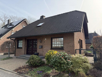 Freistehendes Einfamilienhaus mit großer Garage in beliebter Wohnlage von Glehn, 41352 Korschenbroich, Einfamilienhaus