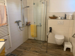 barrierefreie Dusche EG rechts - Gepflegtes Mehrfamilienhaus mit traumhaftem Grundstück in toller Lage von Saarn