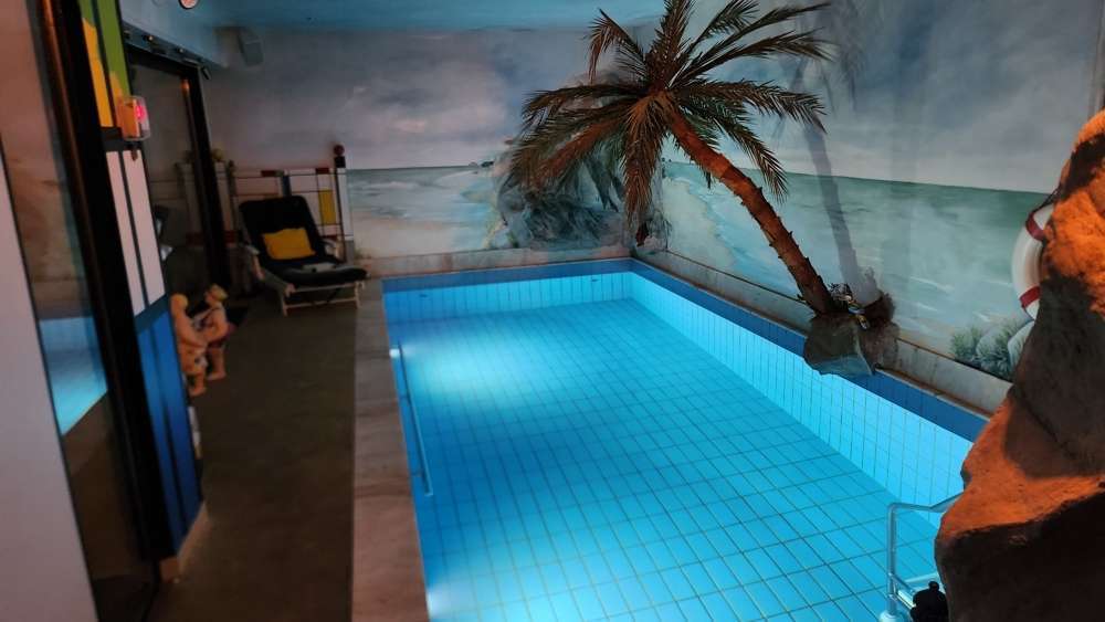 Pool beleuchtet
