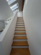 Treppe zur Empore - Maisonettewohnung in denkmalgeschütztem Mehrfamilienhaus