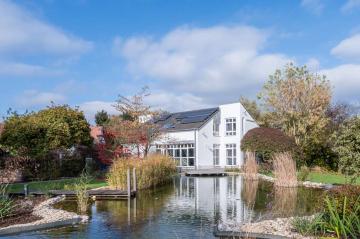 Großzügiges Einfamilienhaus auf Parkgrundstück mit Schwimmteich, 41189 Mönchengladbach, Einfamilienhaus