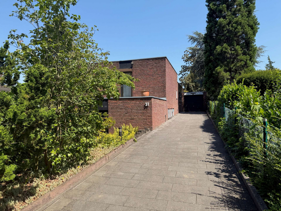 Auffahrt zur Garage