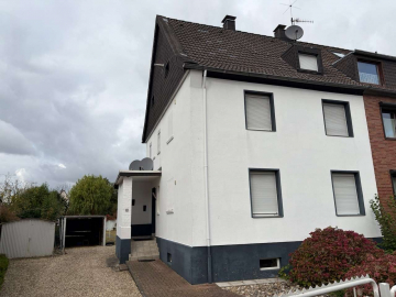 Sanierungsbedürftige Doppelhaushälfte auf großem Grundstück in Toplage von Korschenbroich, 41352 Korschenbroich, Doppelhaushälfte