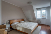 Schlafzimmer - Top ausgestattete und gepflegte Doppelhaushälfte – direkte Nachbarschaft zum Schloss Rheydt